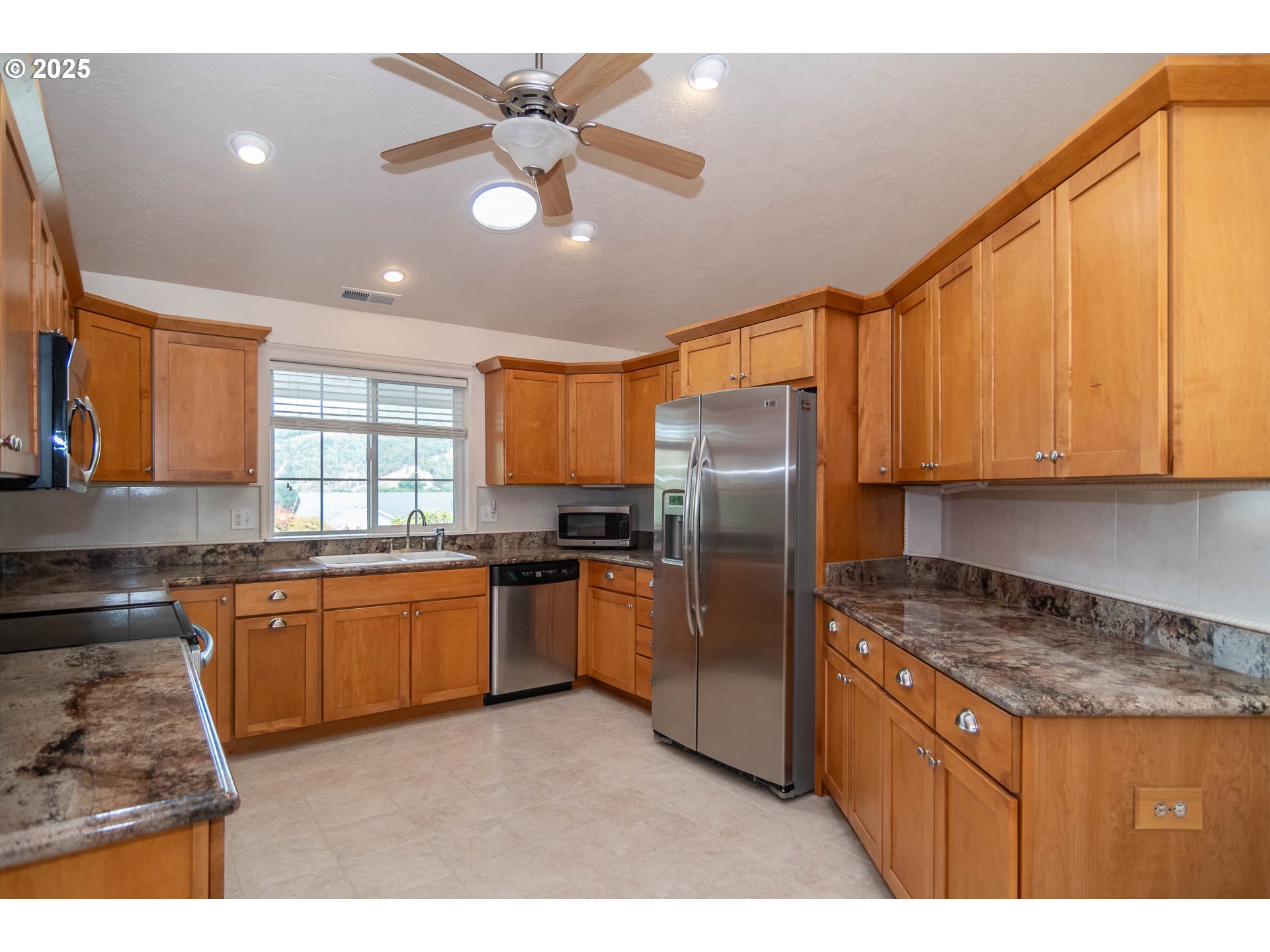 204 Rainbow Ridge Avenue Roseburg, OR 97471 - Photo 17 of 48