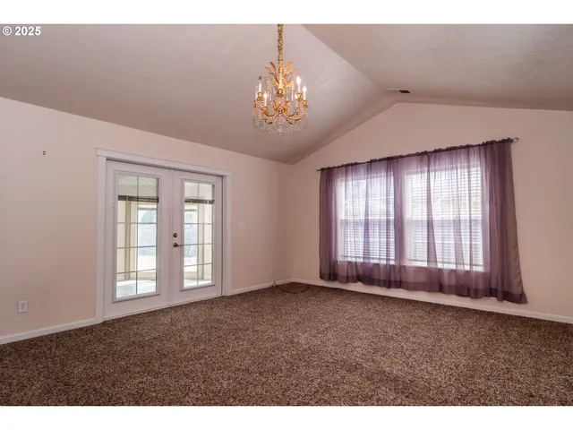 $645,000 | 204 Rainbow Ridge Avenue, Roseburg, OR 97471