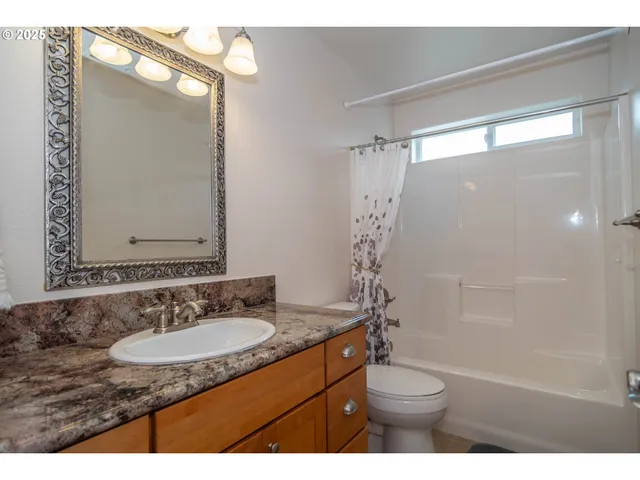 $645,000 | 204 Rainbow Ridge Avenue, Roseburg, OR 97471