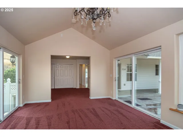 $645,000 | 204 Rainbow Ridge Avenue, Roseburg, OR 97471