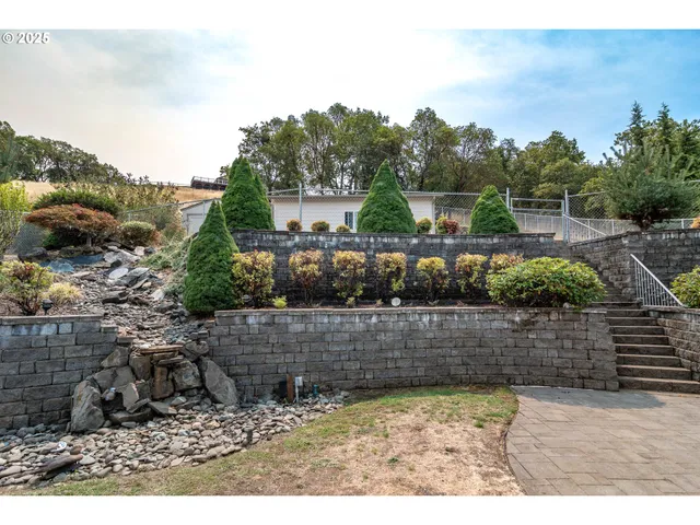 $645,000 | 204 Rainbow Ridge Avenue, Roseburg, OR 97471