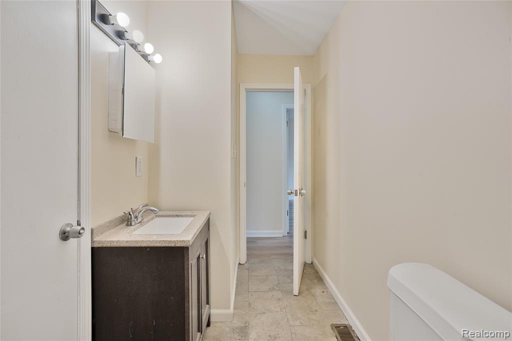 29982 Hazelwood Street Inkster, MI 48141 - Photo 7 of 19