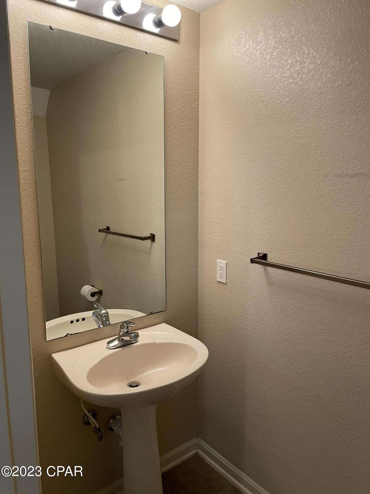 403 Baldwin Rowe Circle Panama City, FL 32405 - Photo 5 of 8