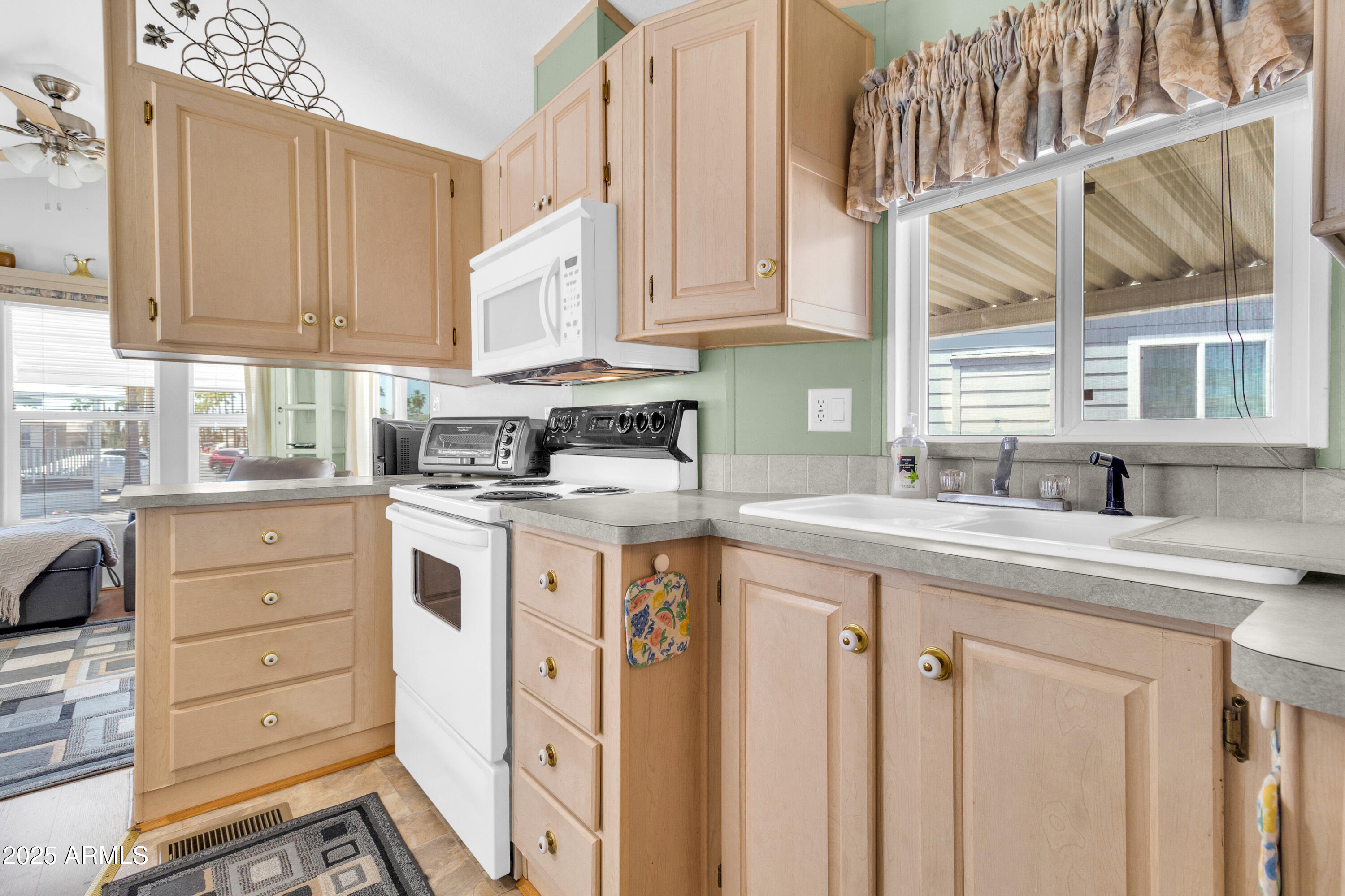 1356 Kiowa Circle Apache Junction, AZ 85119 - Photo 14 of 34 1356 W KIOWA CIR-14