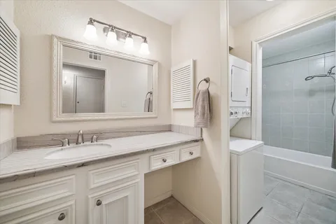 $150,000 | 1100 Augusta Drive, Unit 24, Houston, TX 77057