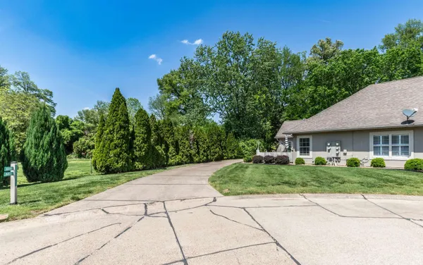 $219,900 | 8000 River Park Way, Evansville, IN 47715