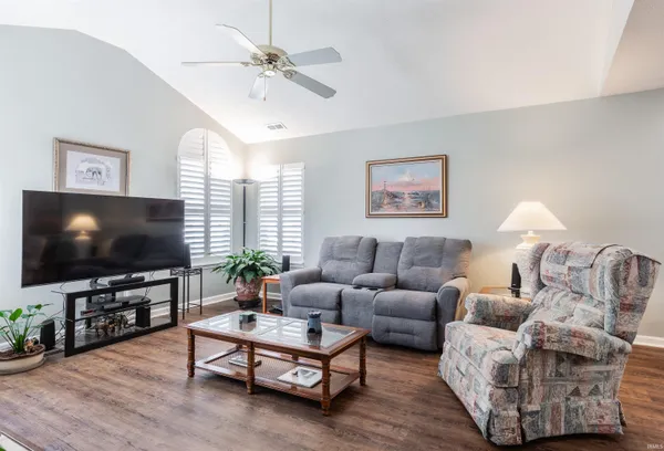 $219,900 | 8000 River Park Way, Evansville, IN 47715