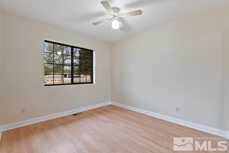 4060 Cimarron Road Fallon, NV 89406 - Photo 16 of 22 an empty room with a window and ceiling fan