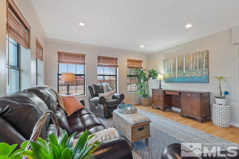 4060 Cimarron Road Fallon, NV 89406 - Photo 5 of 22 a living room with furniture and a potted plant