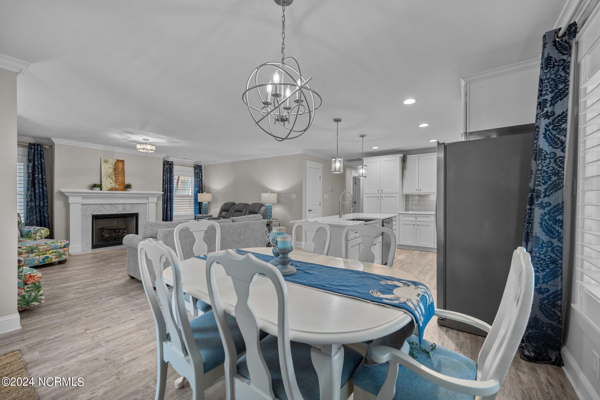 219 Atkinson Point Road Surf City, NC 28445 - Photo 19 of 50 DINING ROOM