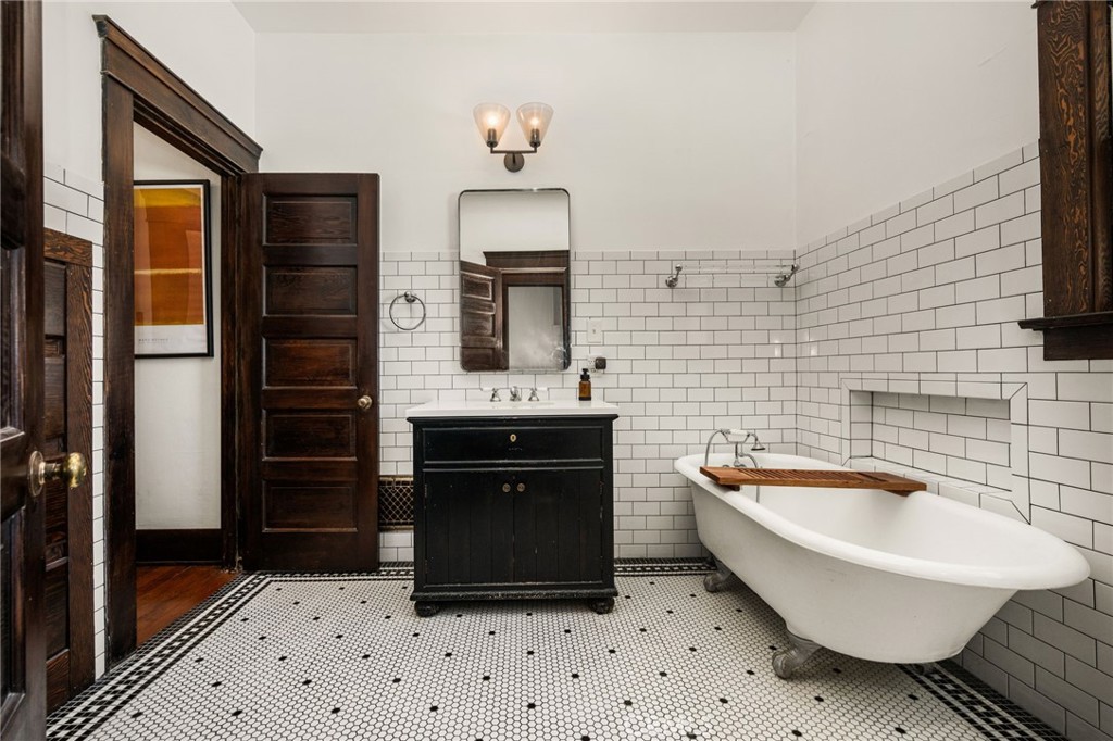 323 East Bixby Road Long Beach, CA 90807 - Photo 36 of 54 Gallery Image 36