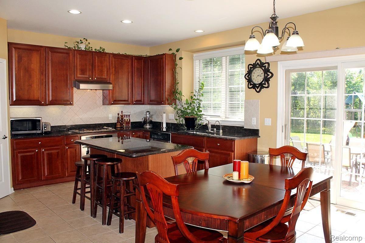 48447 Antique Road Canton, MI 48187 - Photo 15 of 48 thumbnail - 2020-08-11T111035.405