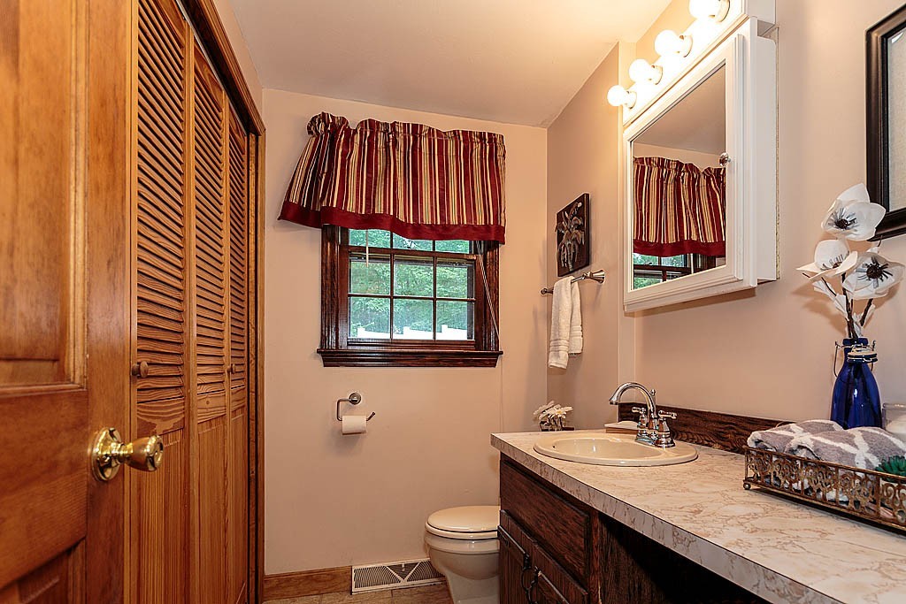 41 Chestnut Road Dracut, MA 01826 - Photo 8 of 25 Gallery Image 8