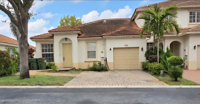 $480,000 | 1723 Northwest 78th Way, Unit 1723, Pembroke Pines, FL 33024