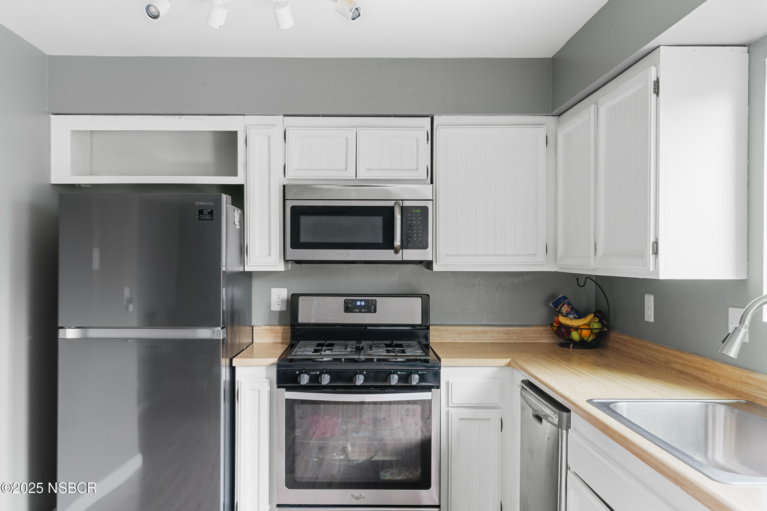 216 North R Street Lompoc, CA 93436 - Photo 15 of 37 Kitchen