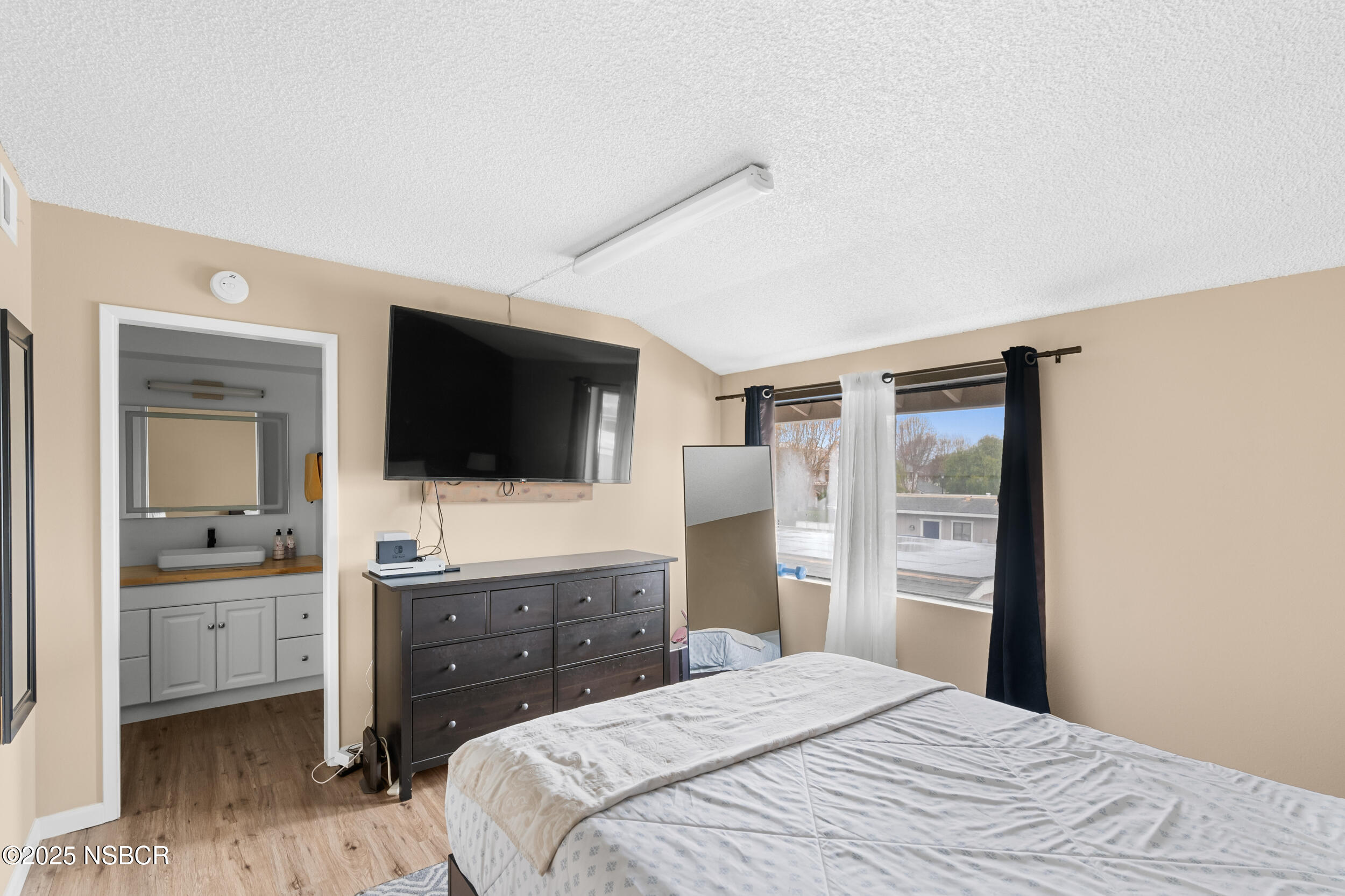 216 North R Street Lompoc, CA 93436 - Photo 18 of 37 Bedroom 1