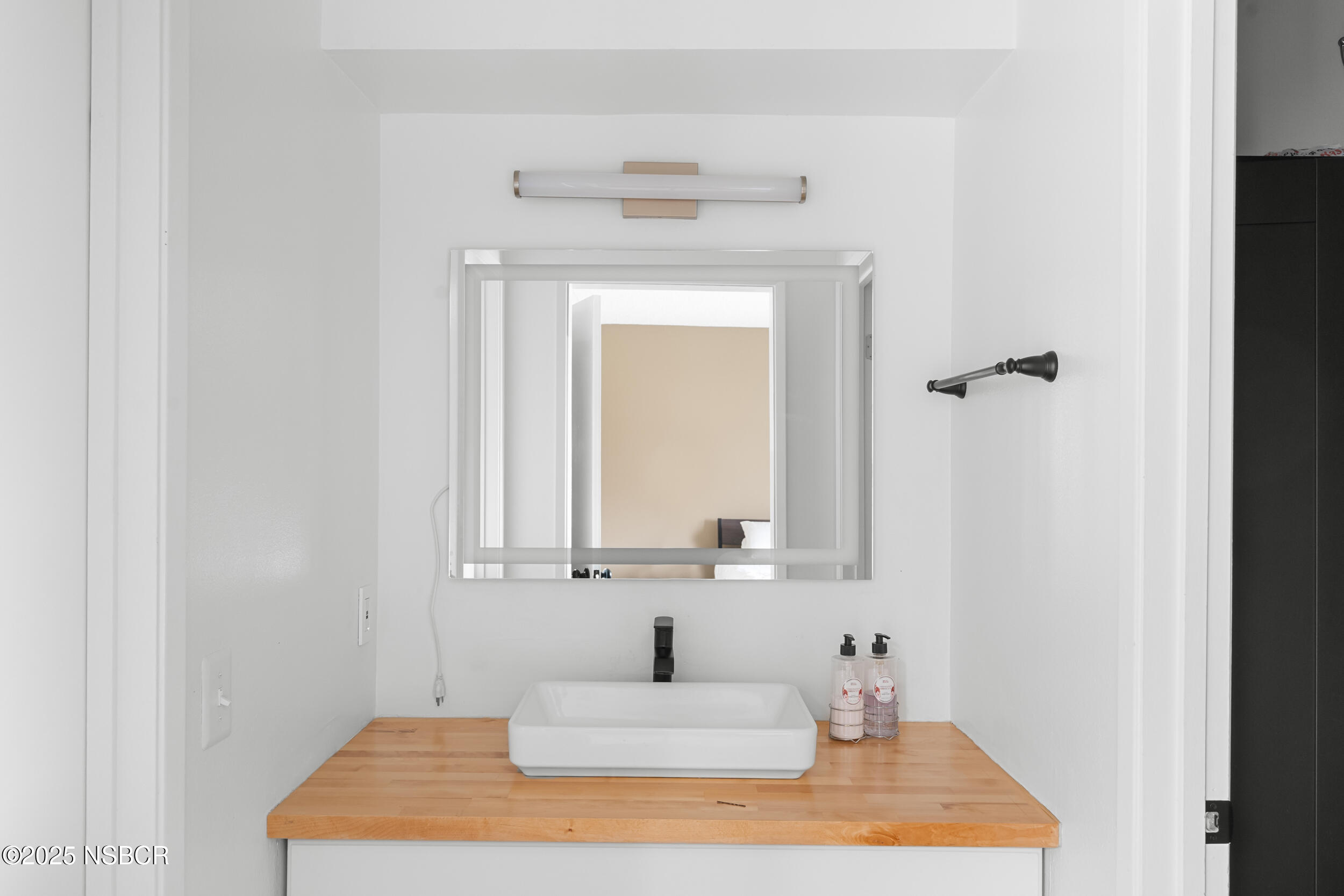 216 North R Street Lompoc, CA 93436 - Photo 20 of 37 Upstairs bathroom