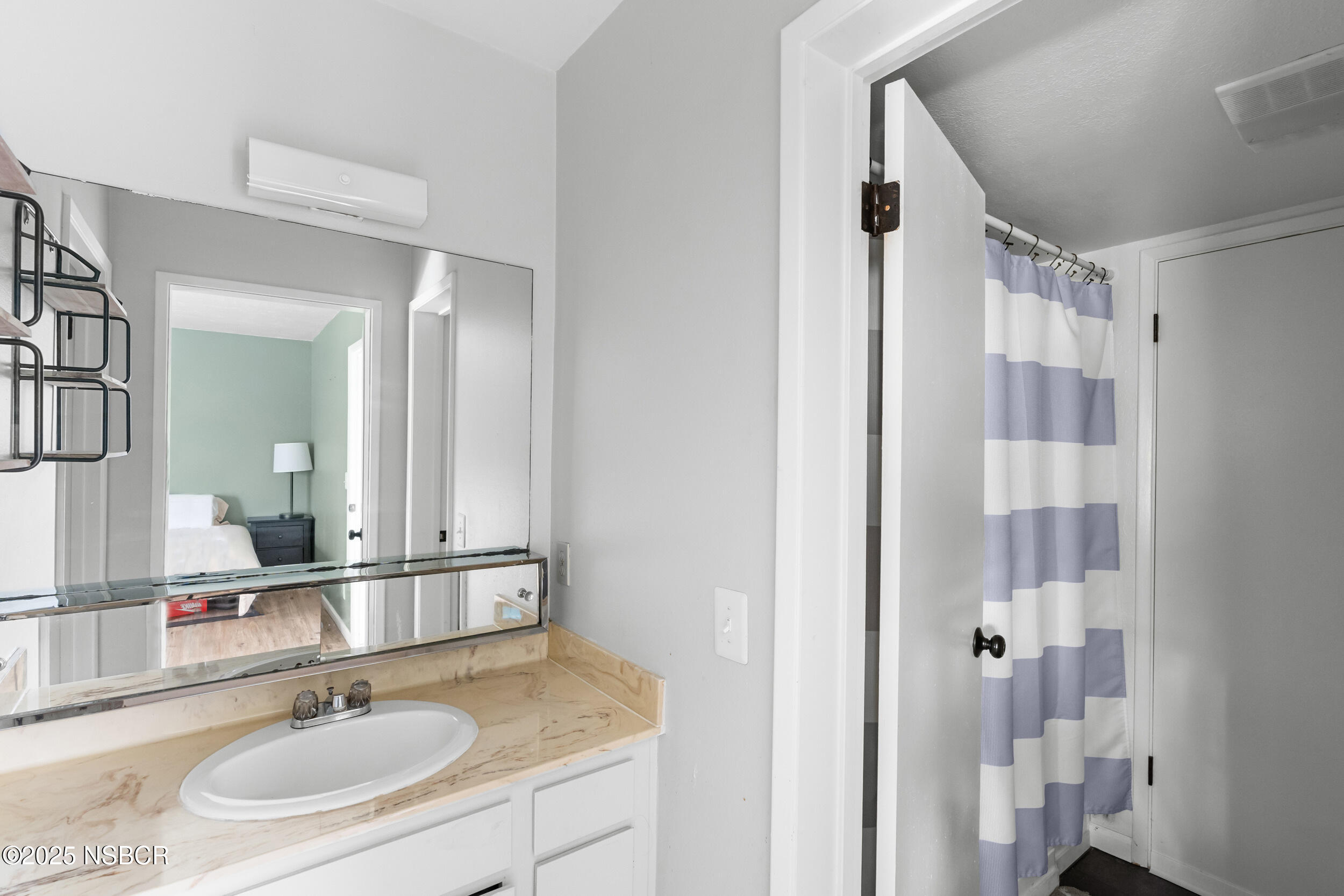 216 North R Street Lompoc, CA 93436 - Photo 23 of 37 Upstairs bath