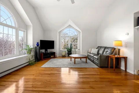 $1,095,000 | 4 Barberry Lane, West Newbury, MA 01985