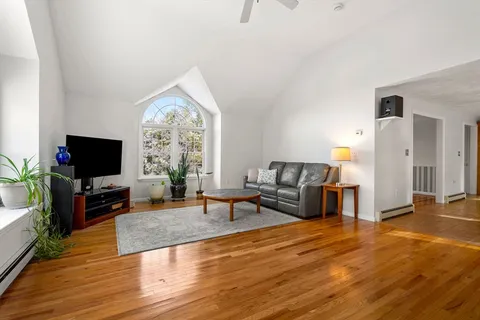 $1,095,000 | 4 Barberry Lane, West Newbury, MA 01985