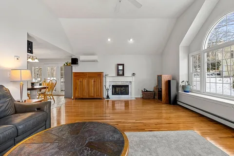 $1,095,000 | 4 Barberry Lane, West Newbury, MA 01985