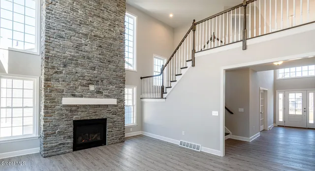 $859,900 | 3 Stone Crk Drive, East Greenbush, NY 12061