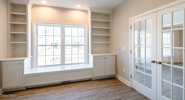 $859,900 | 3 Stone Crk Drive, East Greenbush, NY 12061