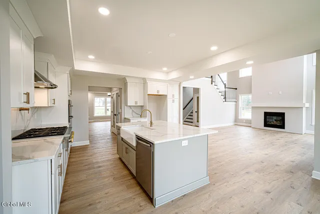 $859,900 | 3 Stone Crk Drive, East Greenbush, NY 12061