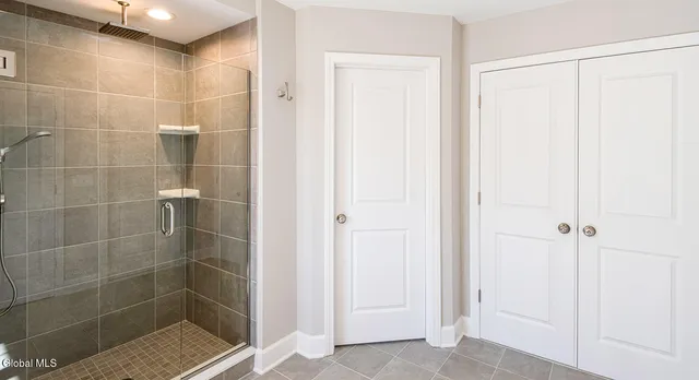 $859,900 | 3 Stone Crk Drive, East Greenbush, NY 12061