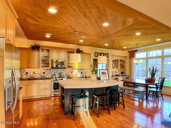 $859,900 | 3 Stone Crk Drive, East Greenbush, NY 12061