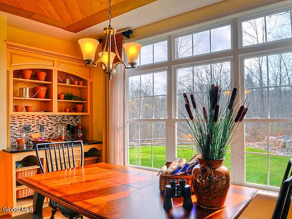 $859,900 | 3 Stone Crk Drive, East Greenbush, NY 12061