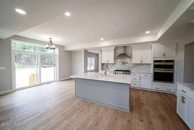 $859,900 | 3 Stone Crk Drive, East Greenbush, NY 12061