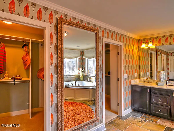 $859,900 | 3 Stone Crk Drive, East Greenbush, NY 12061