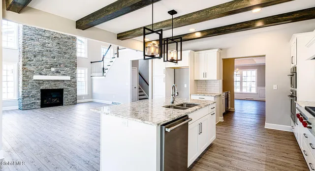 $859,900 | 3 Stone Crk Drive, East Greenbush, NY 12061