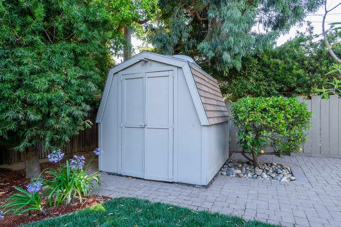 404 Dwight Road Burlingame, CA 94010 - Photo 32 of 33 a backyard of a house with lots of green space