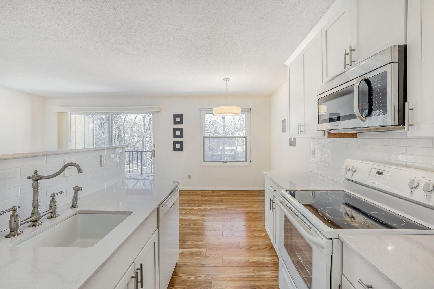 10113 West 34th Street, Unit 342 Minnetonka, MN 55305 - Photo 2 of 25