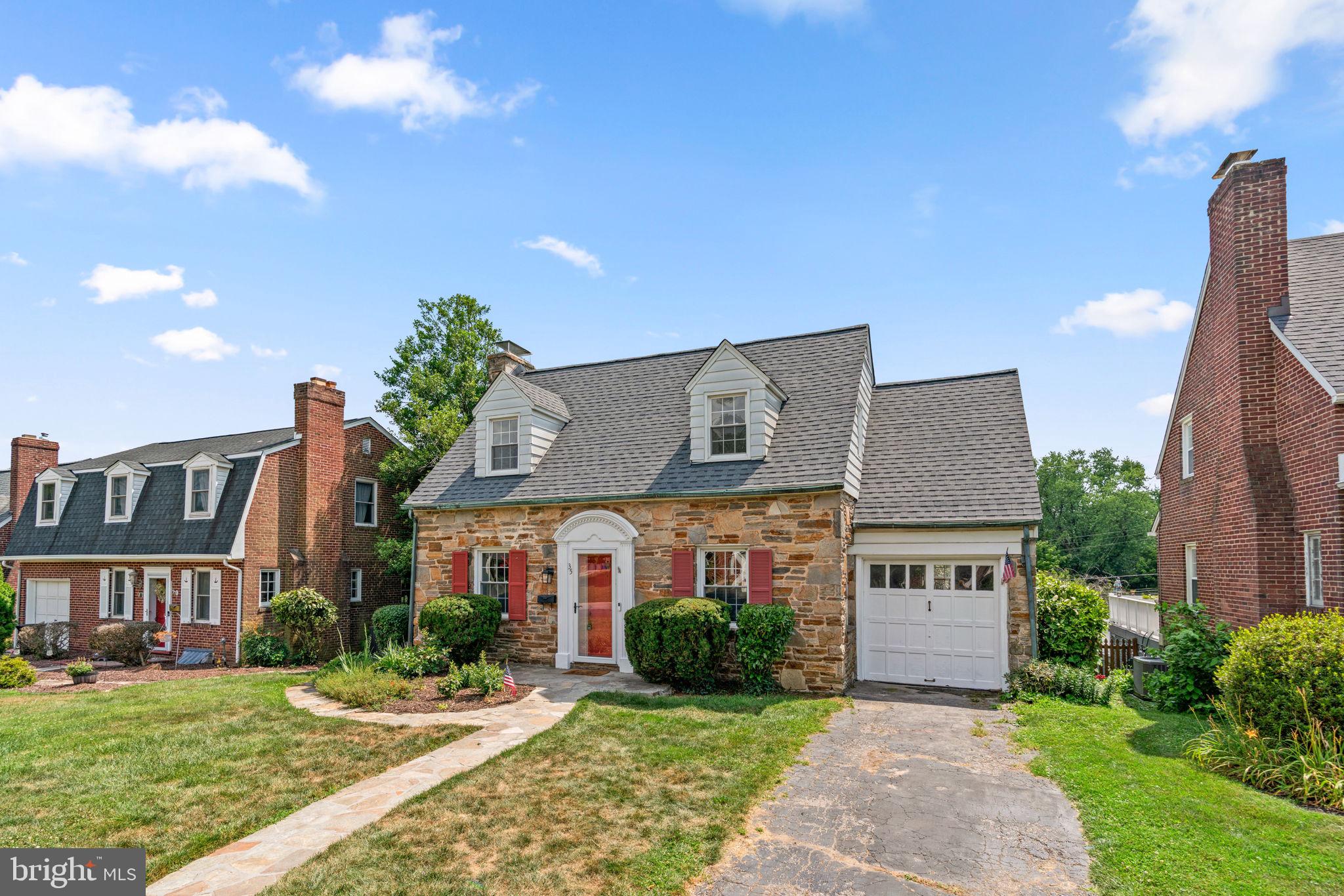 35 Tanglewood Road Baltimore, MD 21228 - Photo 2 of 42 Attached garage