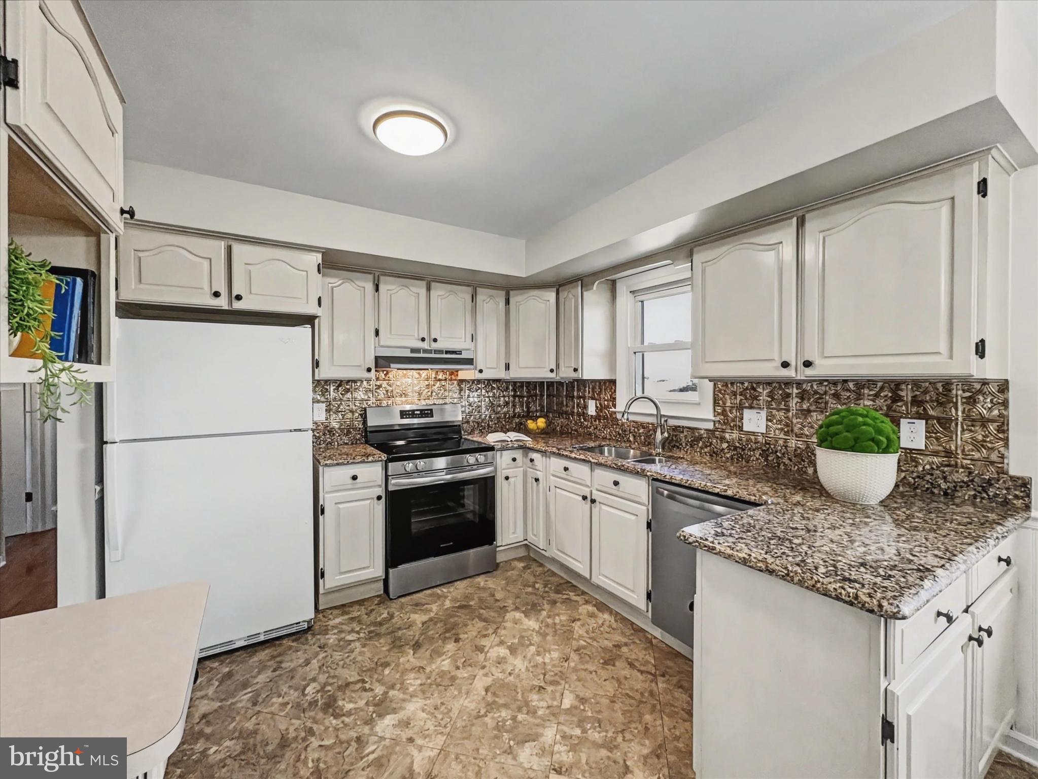 18 Logan Heights Road York, PA 17403 - Photo 7 of 24 Gallery Image 7