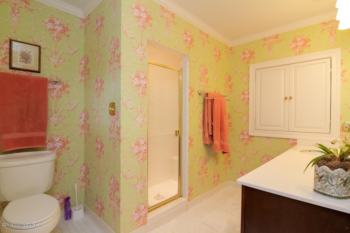11601 Valley View Road Anchorage, KY 40223 - Photo 25 of 35 25 MASTER BATH