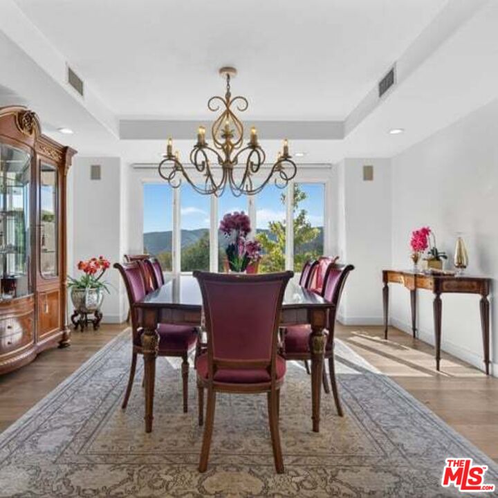 12699 Promontory Road Los Angeles, CA 90049 - Photo 12 of 69 Gallery Image 12
