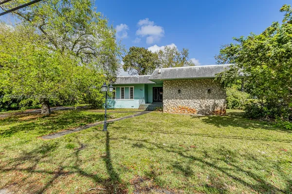 $995,000 | 985 Northeast 84th Street, Miami, FL 33138