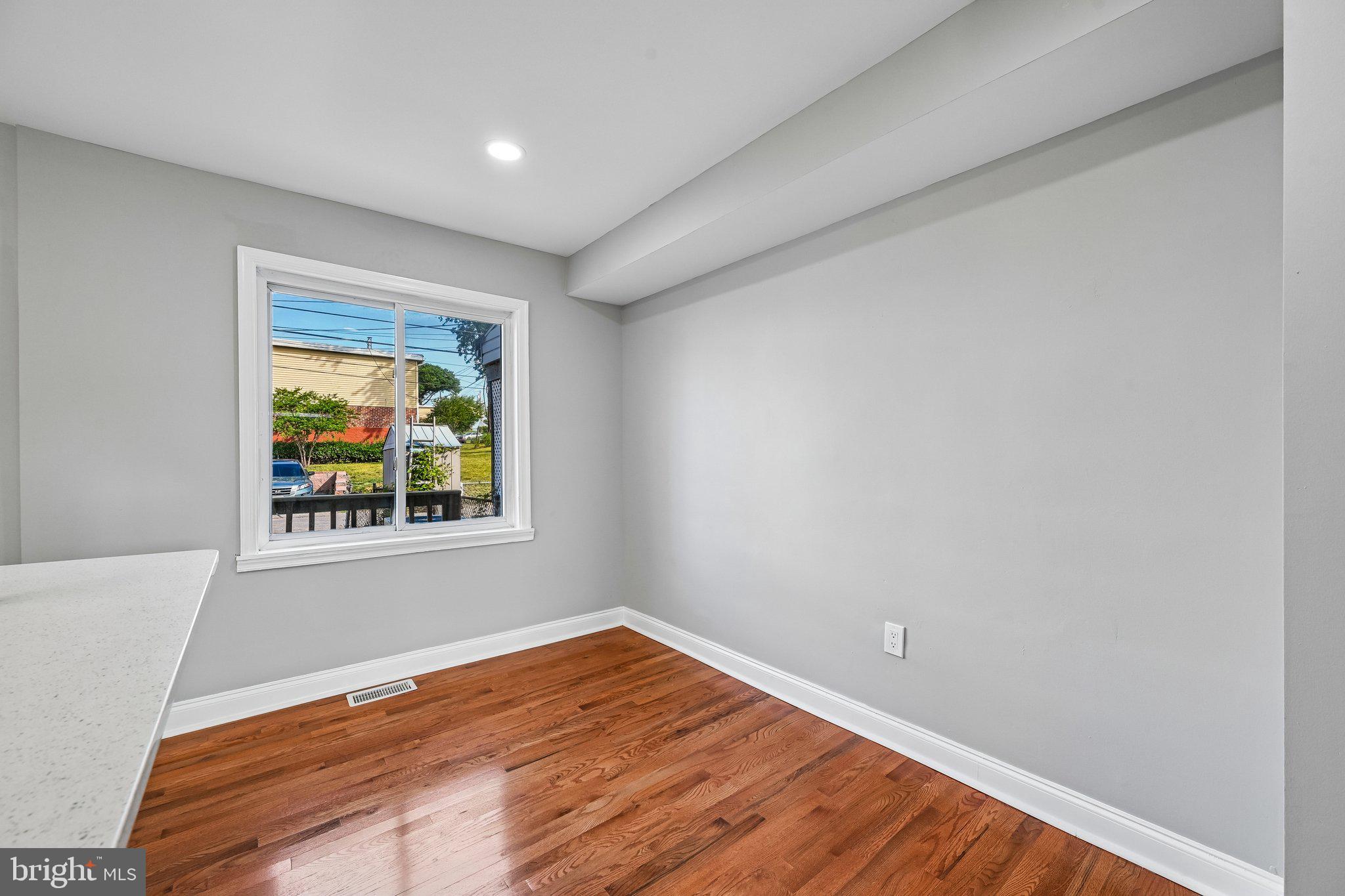 628 Roundview Road Baltimore, MD 21225 - Photo 15 of 43