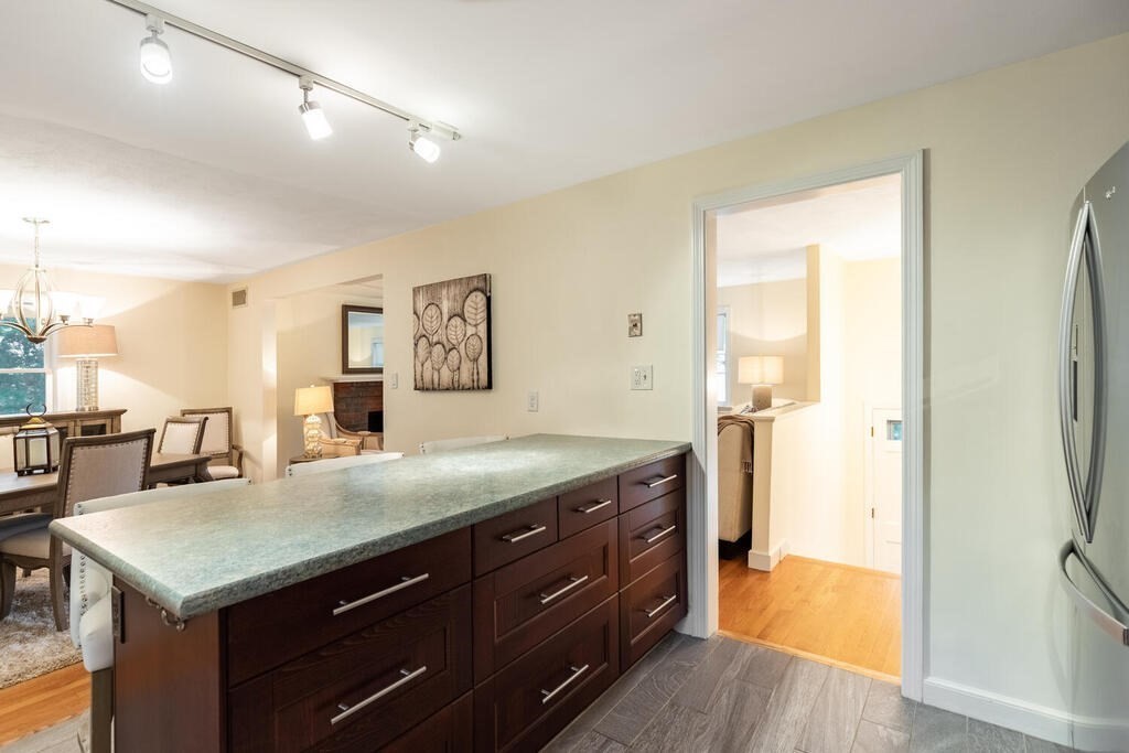 8 Hickory Street Lexington, MA 02421 - Photo 11 of 33 Gallery Image 11