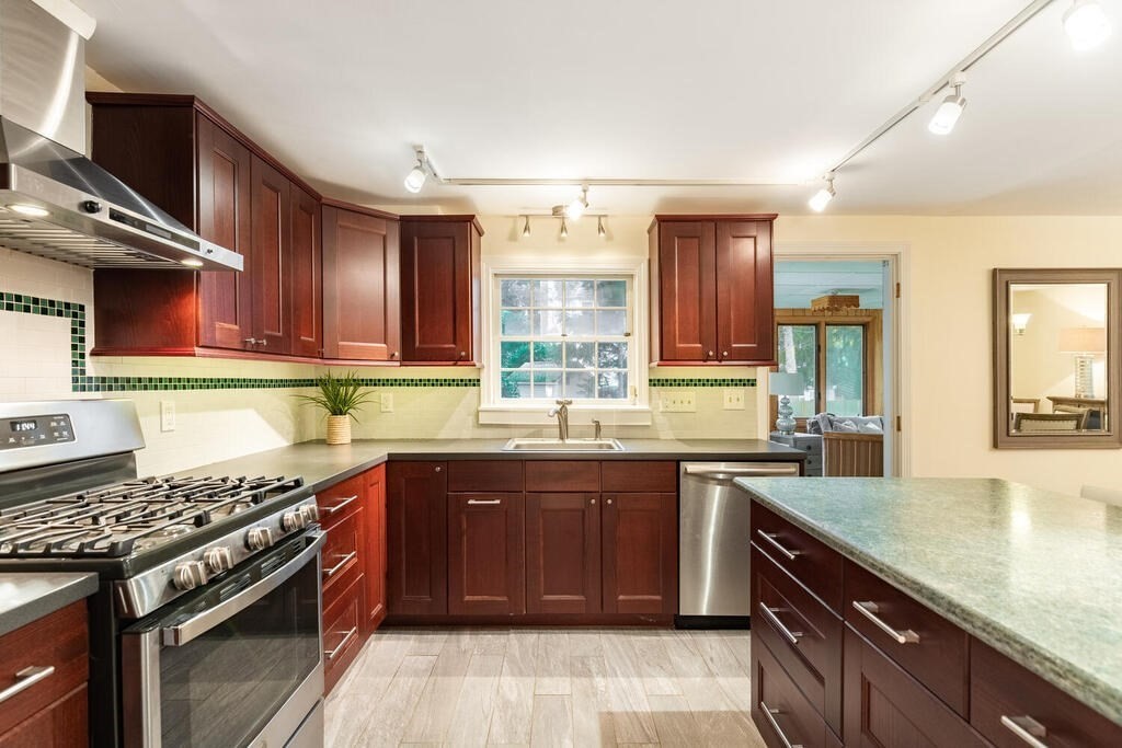 8 Hickory Street Lexington, MA 02421 - Photo 12 of 33 Gallery Image 12