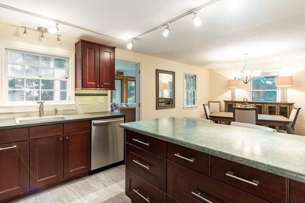 8 Hickory Street Lexington, MA 02421 - Photo 10 of 33 Gallery Image 10