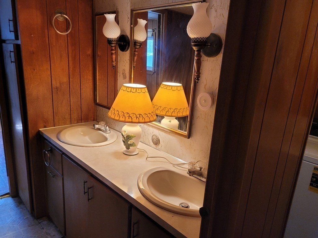 286 Newbury Street, Unit 75 Peabody, MA 01960 - Photo 10 of 18 a bathroom with a sink vanity and mirror