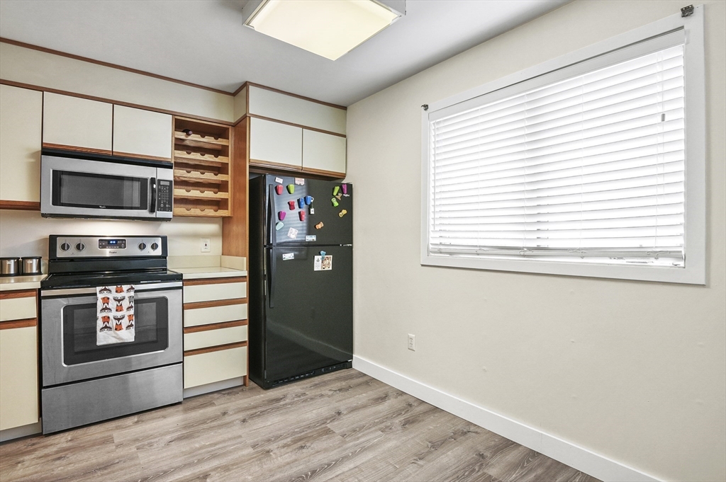 330 Sunderland Road, Unit 2 Worcester, MA 01604 - Photo 6 of 28 Gallery Image 6