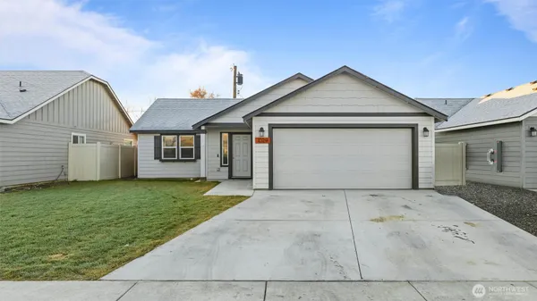 $307,500 | 1029 West Sequoia Road, Moses Lake, WA 98837