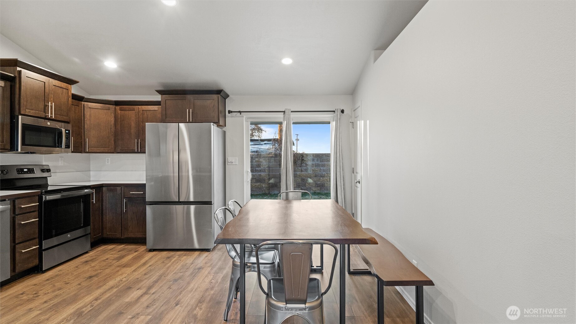 1029 West Sequoia Road Moses Lake, WA 98837 - Photo 4 of 21