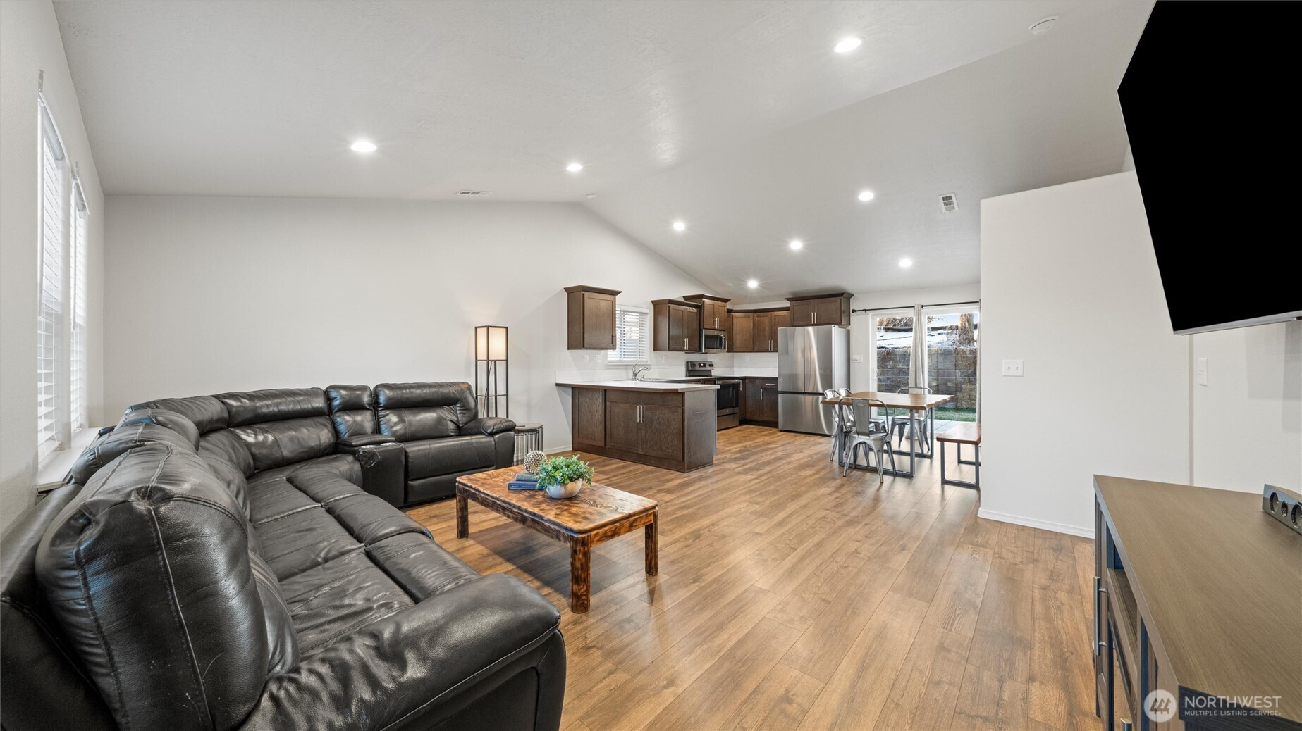 1029 West Sequoia Road Moses Lake, WA 98837 - Photo 5 of 21